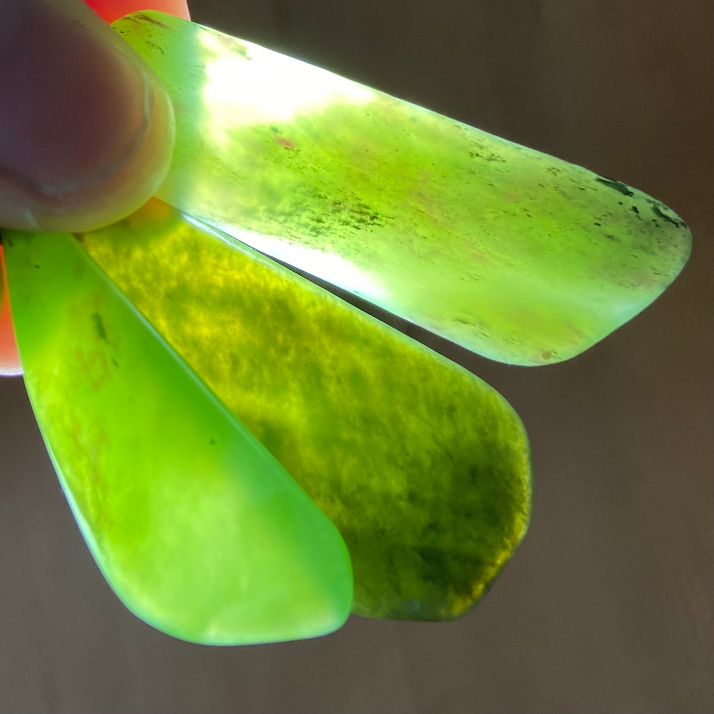 Tumbled NZ Pounamu pendants, bulk set of 20 pieces. Translucency.