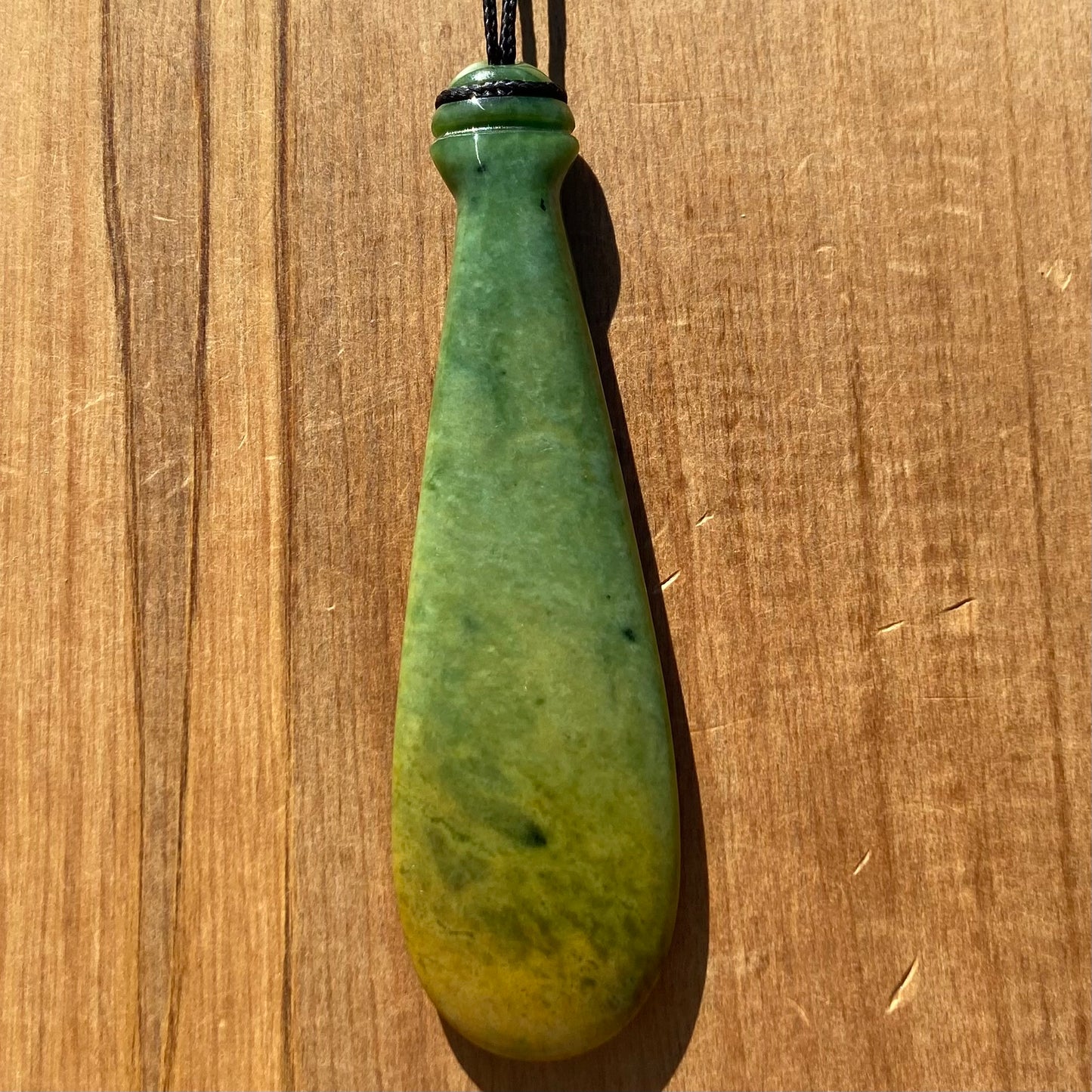 Mere pendant hand-carved from New Zealand Marsden Flower jade pounamu (greenstone). Front.