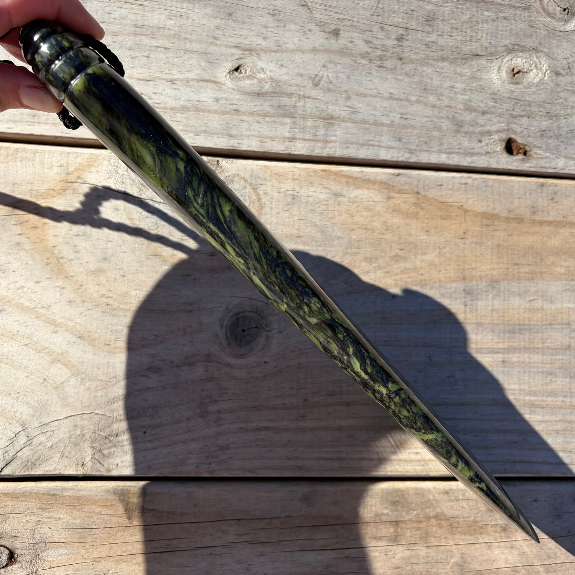 Pounamu mere hand-carved from Douglas Creek greenstone (pounamu). Thickness.