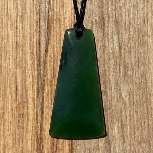 Toki pendant hand-carved from New Zealand kahurangi pounamu (greenstone). Front.