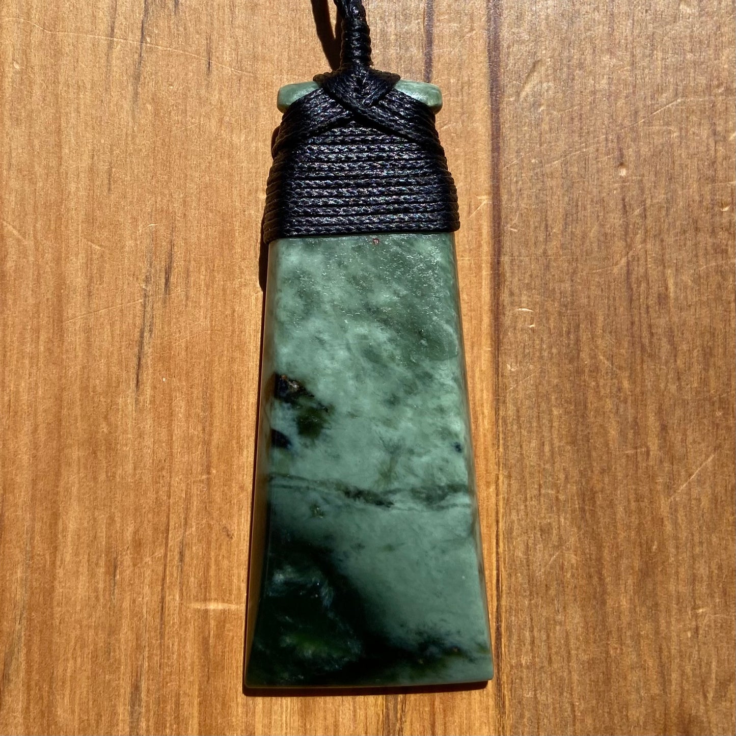 Pounamu Toki Pendant - Kawakawa