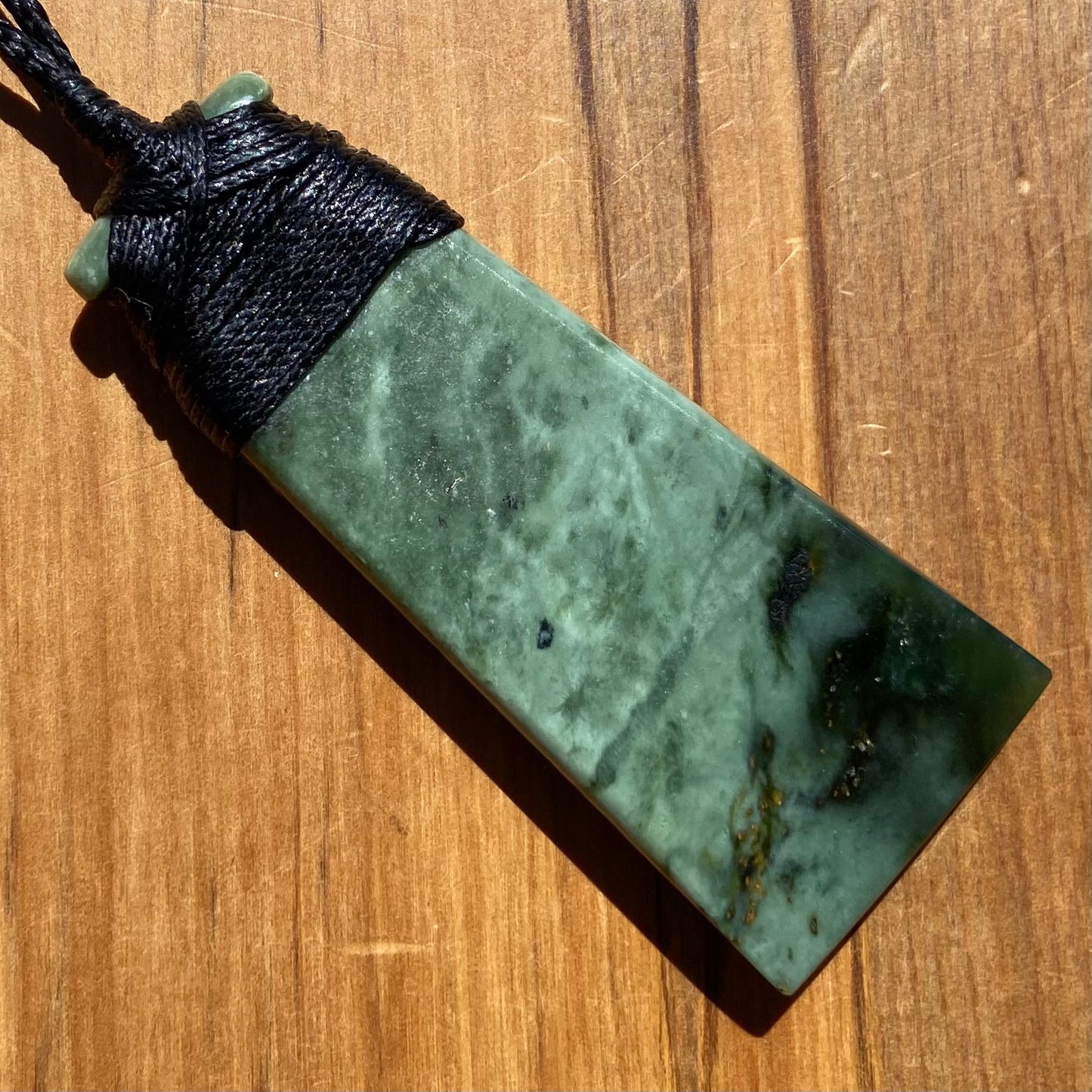 Pounamu Toki Pendant - Kawakawa