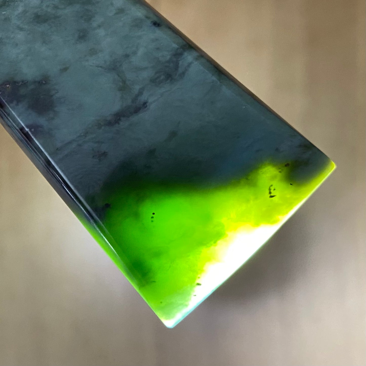 Pounamu Toki Pendant - Kawakawa