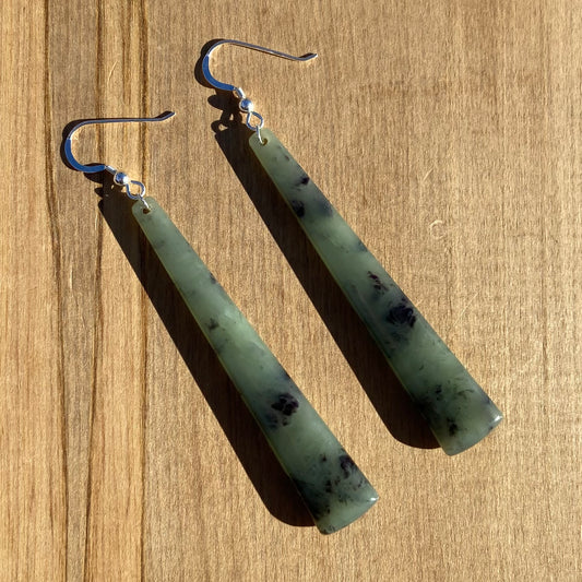 Roimata (teardrop) earrings hand-carved from New Zealand inanga pounamu (greenstone), with sterling silver fittings. Front.