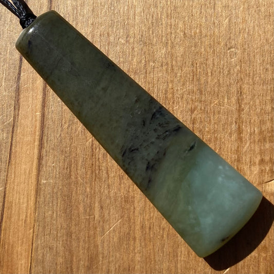 Toki pendant hand-carved from New Zealand inanga pounamu (greenstone). Front.